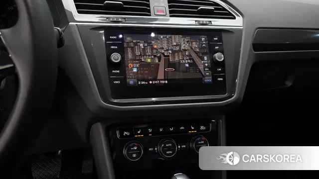 Volkswagen Tiguan second Generation 2019 Белый из Кореи, фото 5