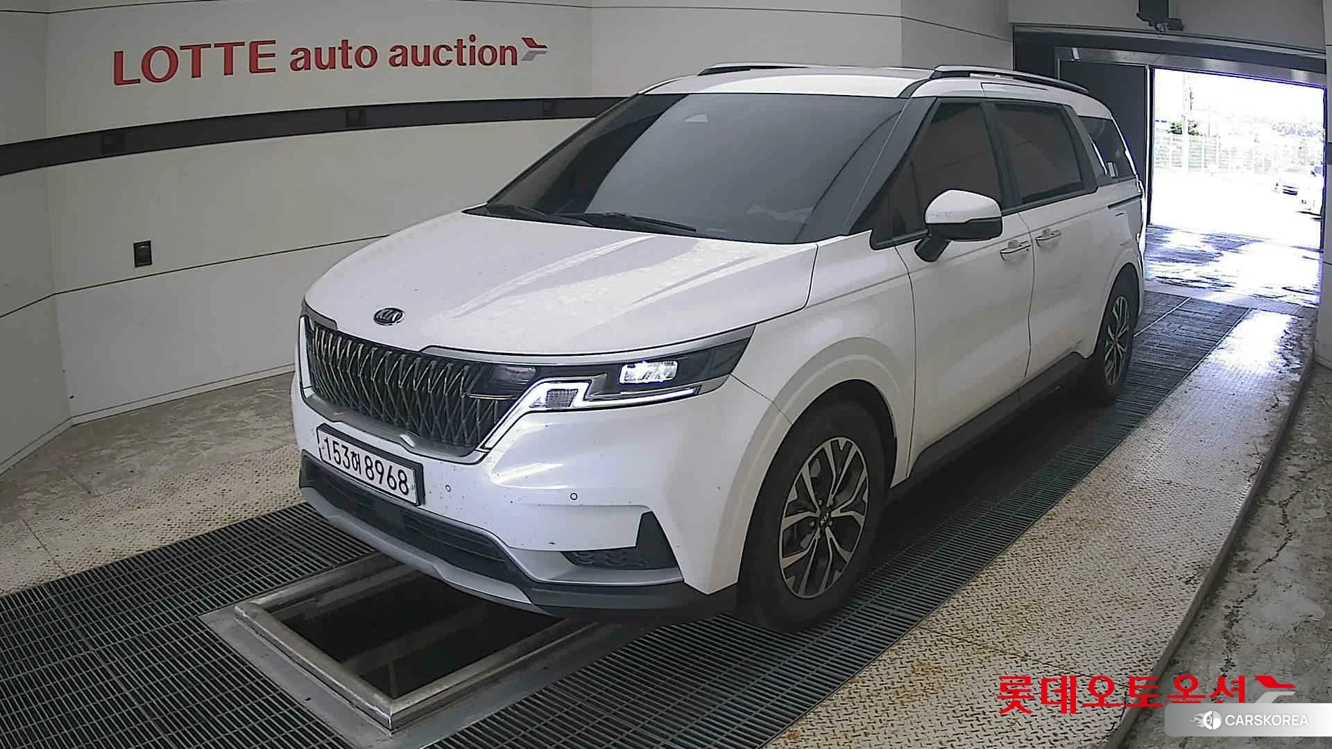 Kia Carnival 2021 Snow White Pearl (optional) из Кореи, фото 5