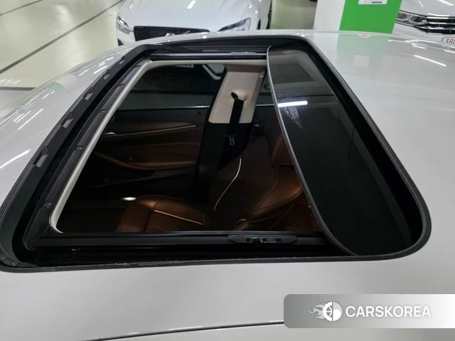 BMW 5 Series (G30) 2020 Белый из Кореи, фото 5