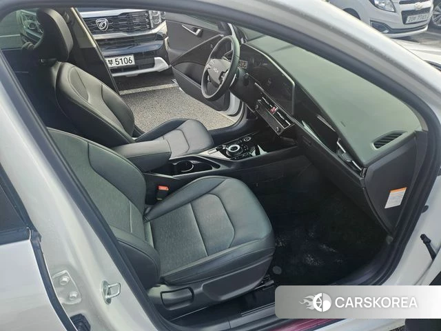 Kia Di Ol Nu Niro 2024 Белый из Кореи, фото 5