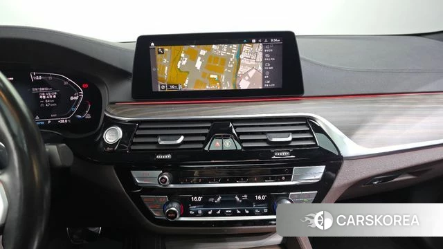 BMW 5 Series (G30) 2020 Белый из Кореи, фото 5
