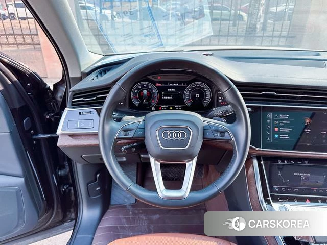 Audi Q7 2023 Черный из Китая, фото 5