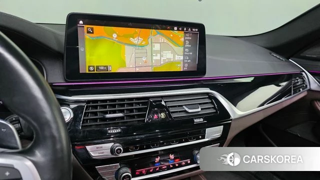BMW 5 Series (G30) 2022 Серебристо-серый из Кореи, фото 5