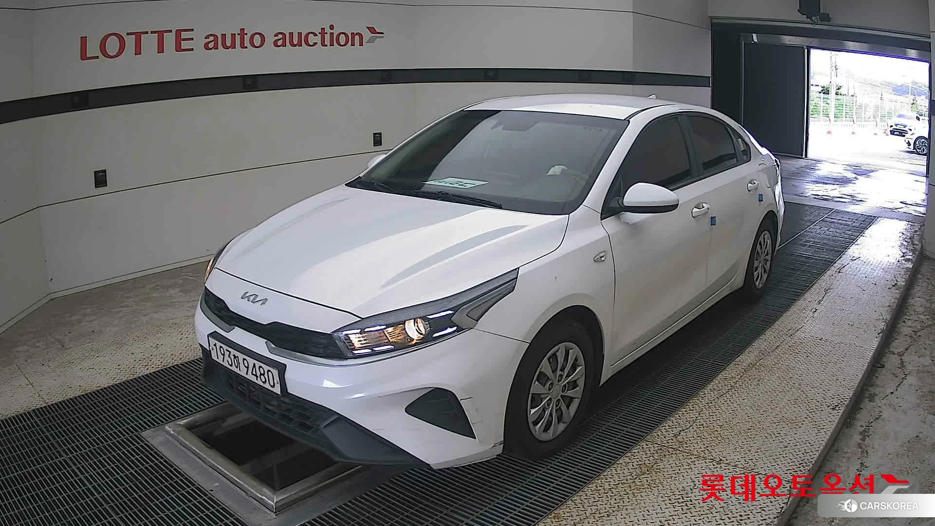 Kia K3 2022 Snow White Pearl из Кореи, фото 5