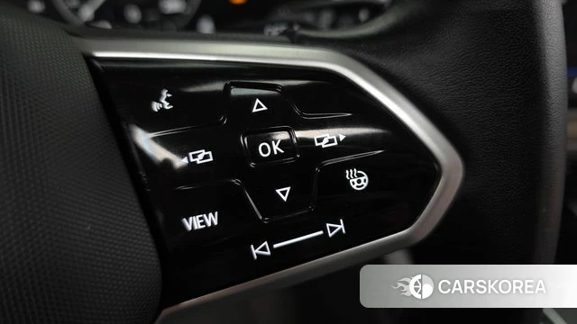 Volkswagen Touareg 3rd generation 2023 Белый из Кореи, фото 5