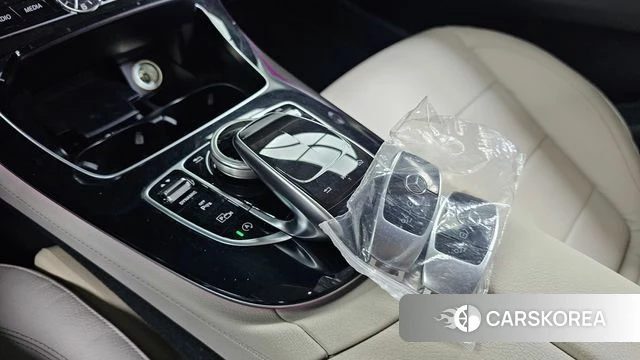 Mercedes-Benz E-Class W213 2018 Белый из Кореи, фото 5