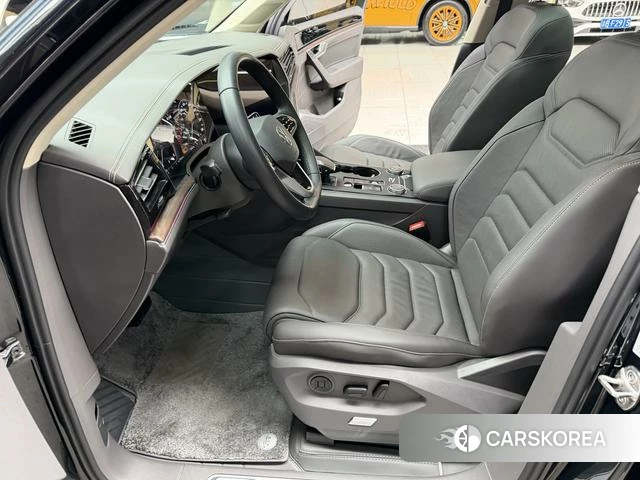 Volkswagen Touareg 2024 Черный из Китая, фото 5
