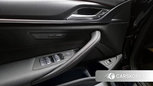 BMW 5 Series (G30) 2023 Черный из Кореи, фото 5