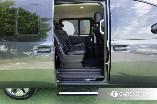 Hyundai Staria 2023 Серый из Кореи, фото 5