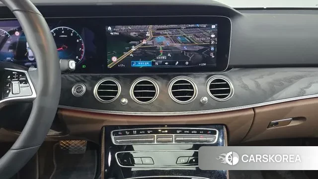 Mercedes-Benz E-Class W213 2022 Белый из Кореи, фото 5