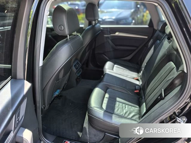 Audi Q5L 2021 Черный из Китая, фото 5