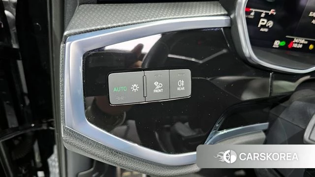 Audi Q3 (F3) 2023 Черный из Кореи, фото 5