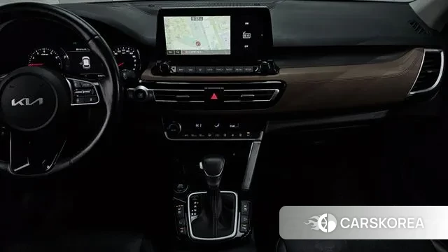 Kia Seltos 2022 Белый из Кореи, фото 5