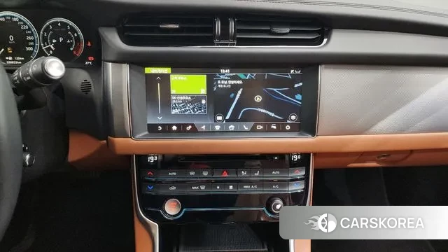 Jaguar XF (X260) 2019 Черный из Кореи, фото 5