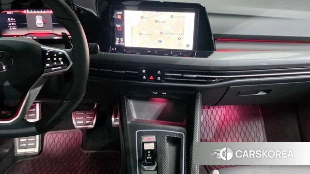 Volkswagen Golf 8th Generation 2023 Белый из Кореи, фото 5