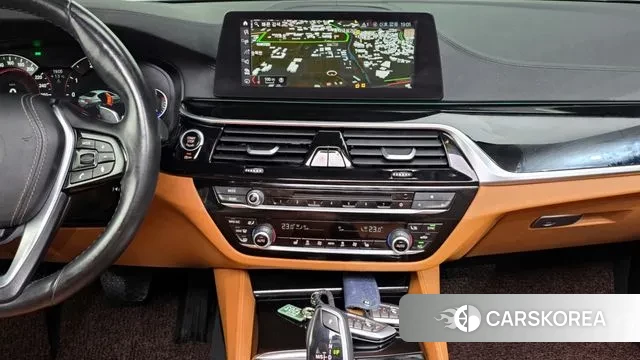 BMW 5 Series (G30) 2018 Белый из Кореи, фото 5