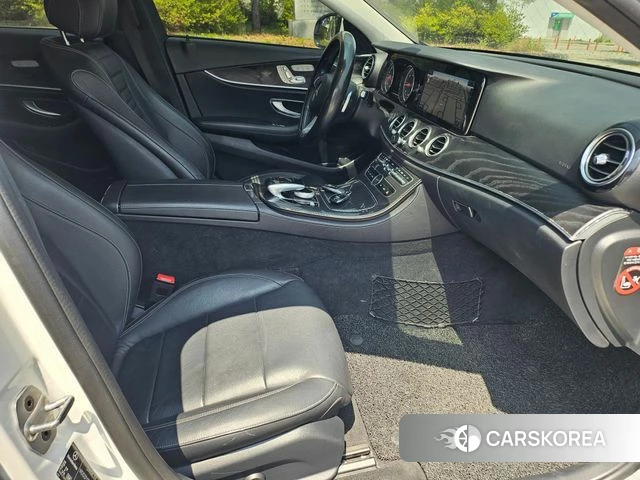 Mercedes-Benz E-Class W213 2018 Белый из Кореи, фото 5