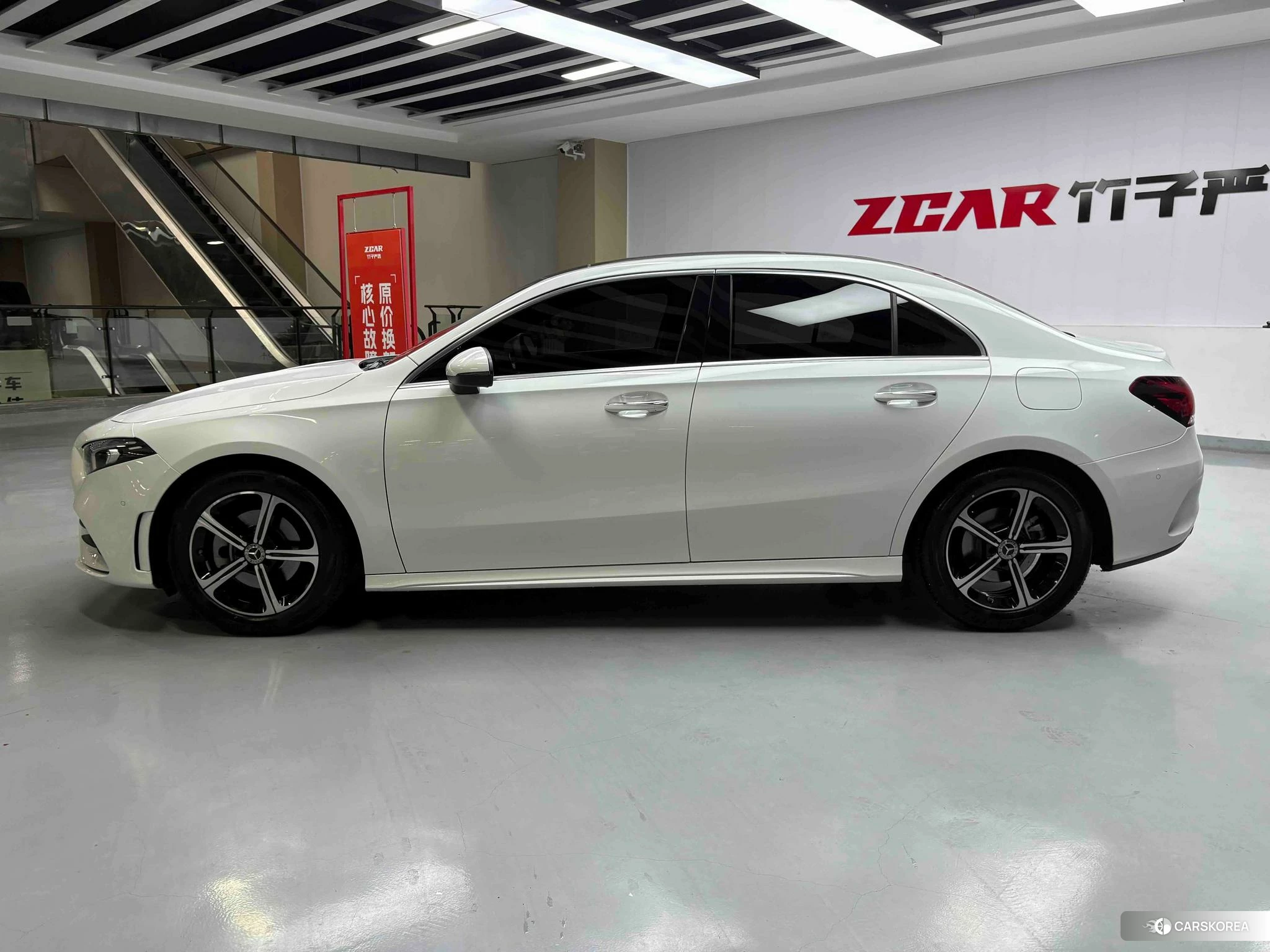 Mercedes-Benz Class A 2021 Белый из Китая, фото 5