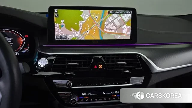 BMW 5 Series (G30) 2023 Белый из Кореи, фото 5