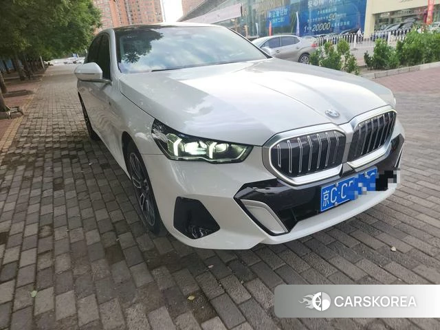BMW 5 series 2024 Белый из Китая, фото 5