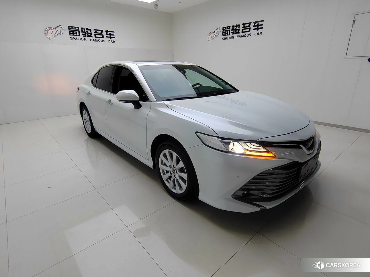 Toyota Camry 2019 Белый из Китая, фото 5