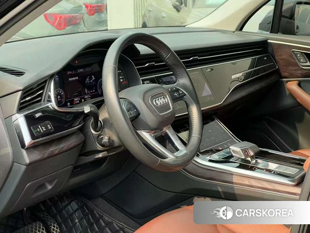 Audi Q7 2020 Черный из Китая, фото 5