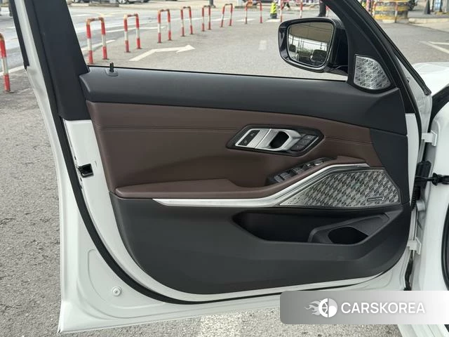 BMW 3 series 2023 Белый из Китая, фото 5