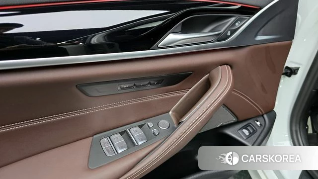 BMW 5 Series (G30) 2023 Белый из Кореи, фото 5