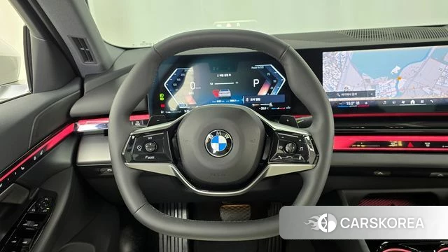 BMW 5 Series (G60) 2025 Белый из Кореи, фото 5
