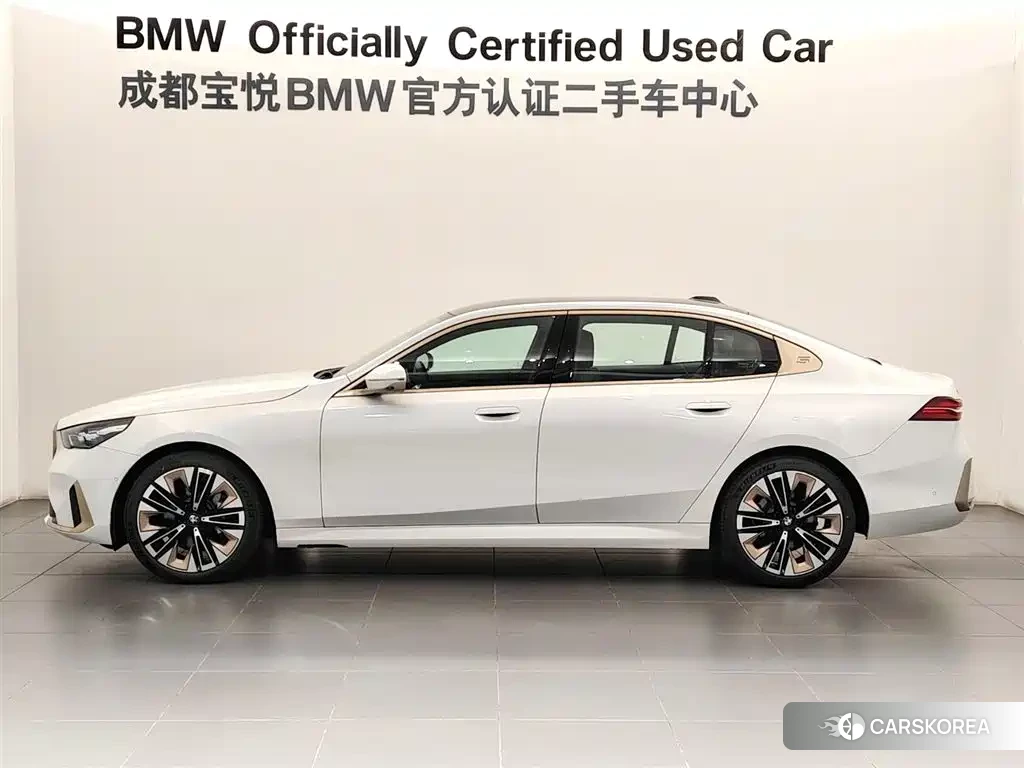 BMW 5 series 2024 Белый из Китая, фото 5
