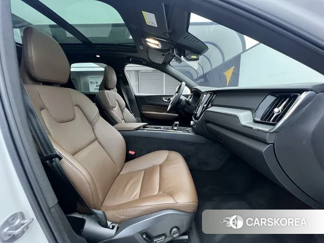 Volvo XC60 2022 Белый из Китая, фото 5