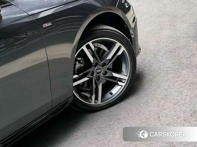 Audi A4L 2022 Темно-серый из Китая, фото 5
