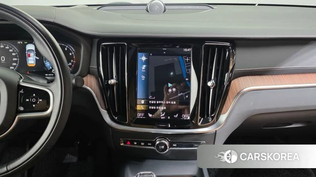 Volvo S60 3rd generation 2022 Серебристо-серый из Кореи, фото 5