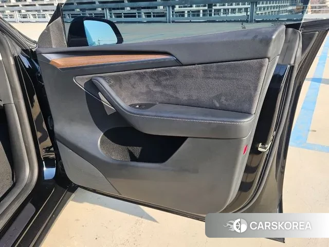 Tesla Model Y 2022 Черный из Кореи, фото 5