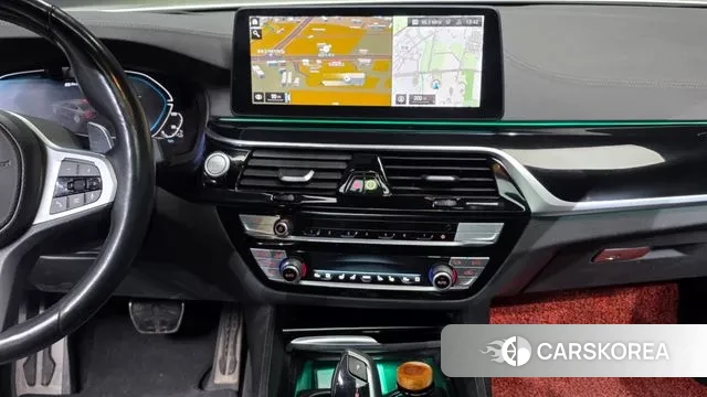 BMW 5 Series (G30) 2021 Белый из Кореи, фото 5