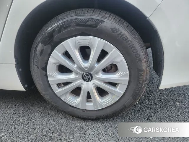 Toyota Prius 4th Generation 2021 Белый из Кореи, фото 5