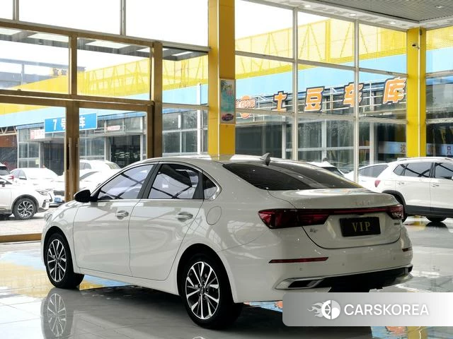 Kia K3 2022 Белый из Китая, фото 5