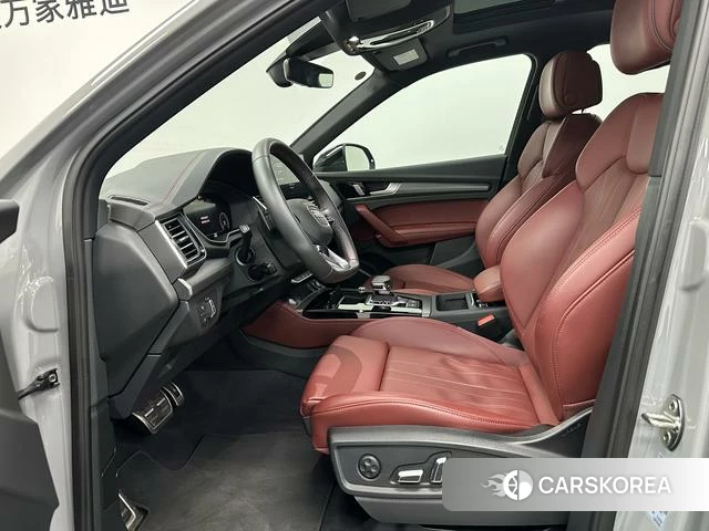 Audi Q5L 2025 Темно-серый из Китая, фото 5