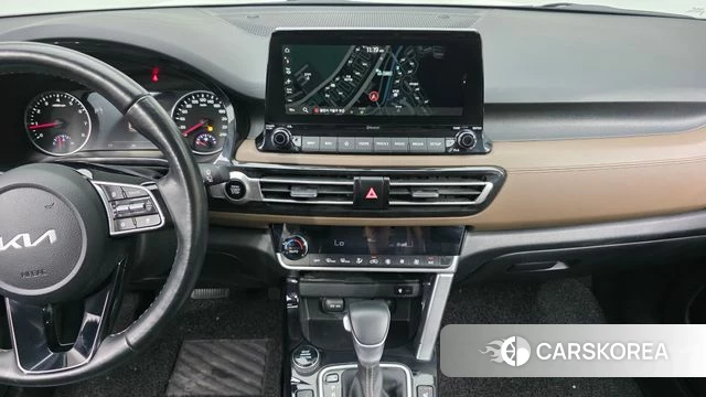Kia Seltos 2022 Белый из Кореи, фото 5