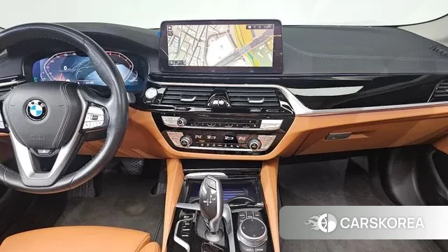 BMW 5 Series (G30) 2021 Белый из Кореи, фото 5