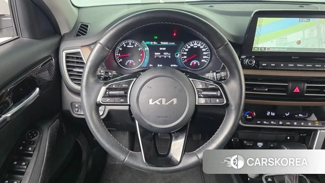Kia Seltos 2022 Белый из Кореи, фото 5