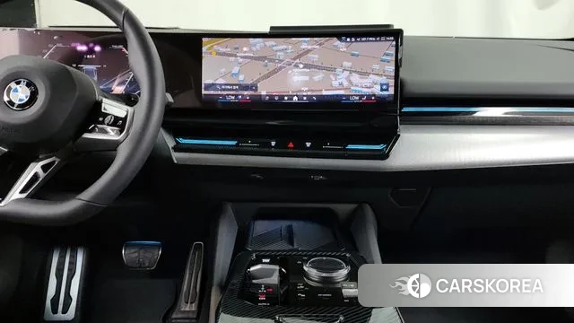 BMW 5 Series (G60) 2024 Светло-серебряный цвет из Кореи, фото 5