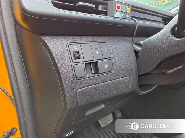 Hyundai Staria 2021 Желтый из Кореи, фото 5