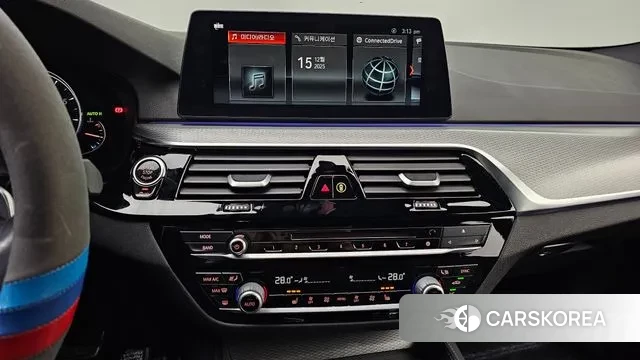 BMW 5 Series (G30) 2018 Белый из Кореи, фото 5