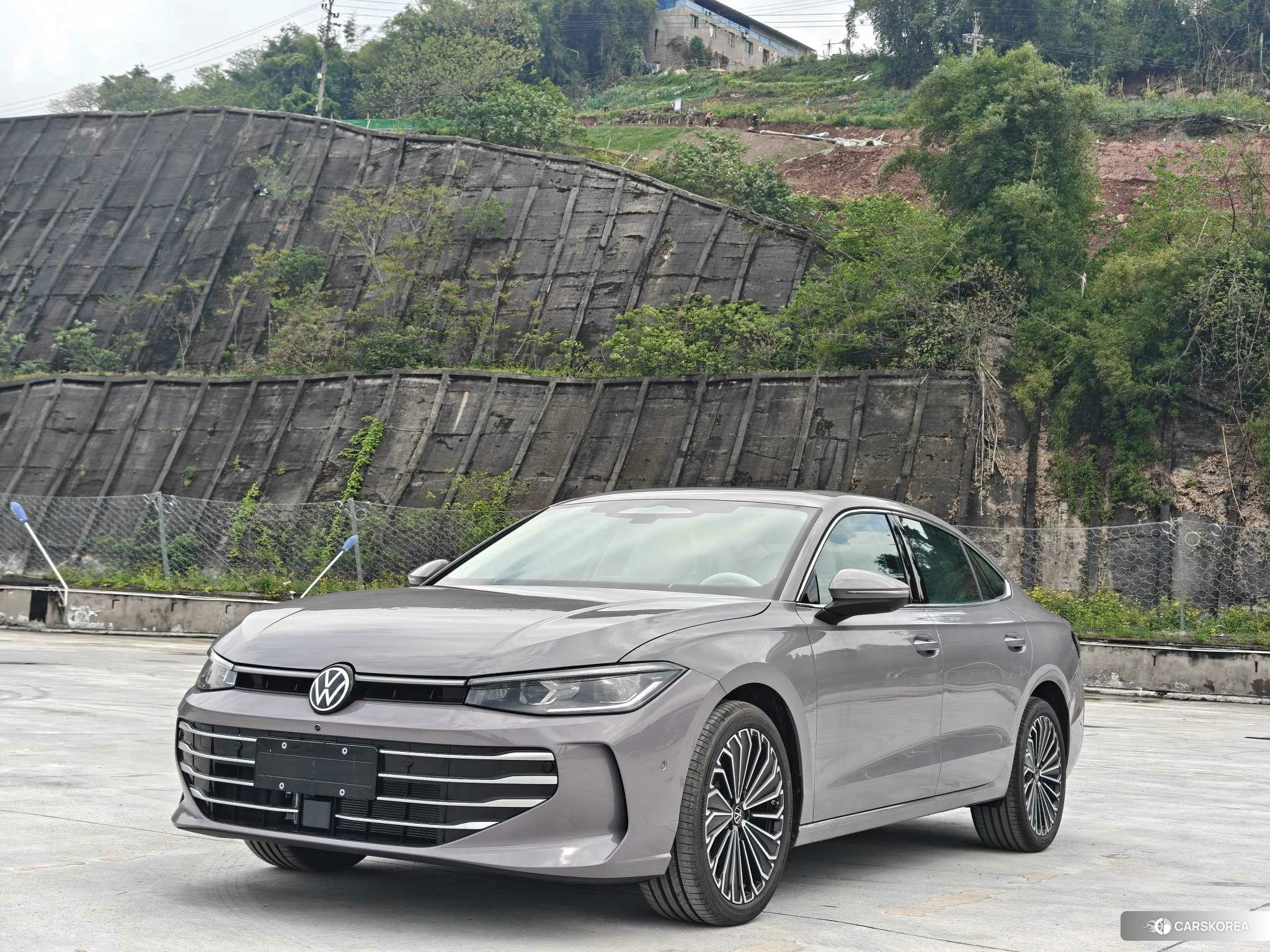 Volkswagen Passat 2024 Темно-серый из Китая, фото 5