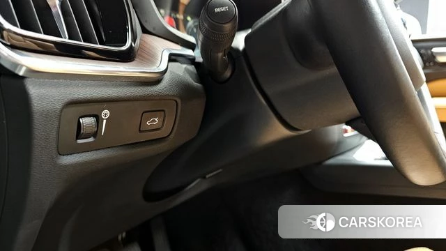 Volvo V60 Cross-Country 2nd Generation 2021 Серебряный из Кореи, фото 5