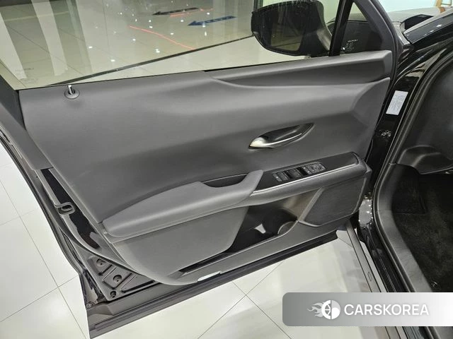 Lexus UX300h id 4704885 из Кореи 5