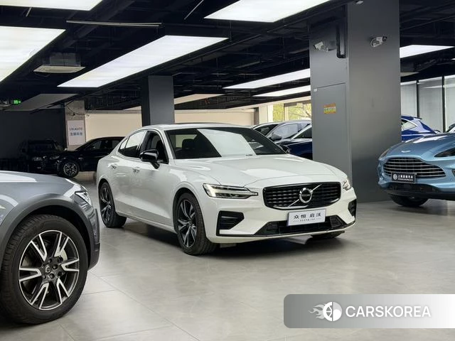 Volvo S60 2022 Белый из Китая, фото 5
