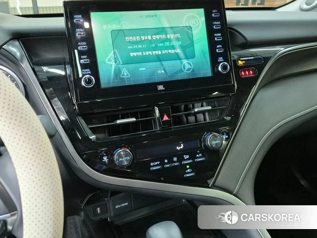 Toyota Camry (XV70) 2024 Белый из Кореи, фото 5