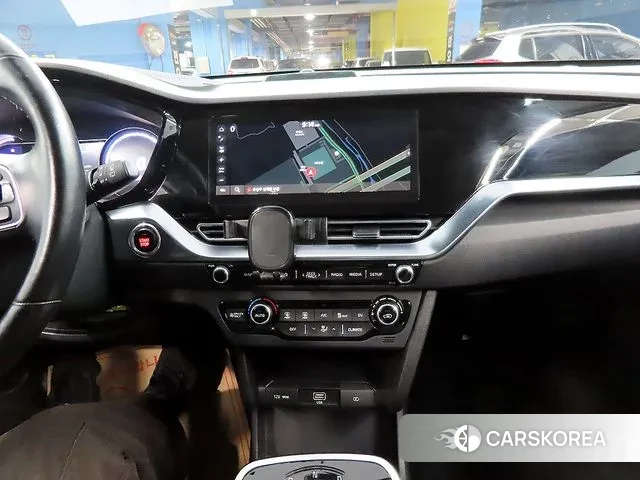 Kia Niro Plus 2022 Серебряный из Кореи, фото 5
